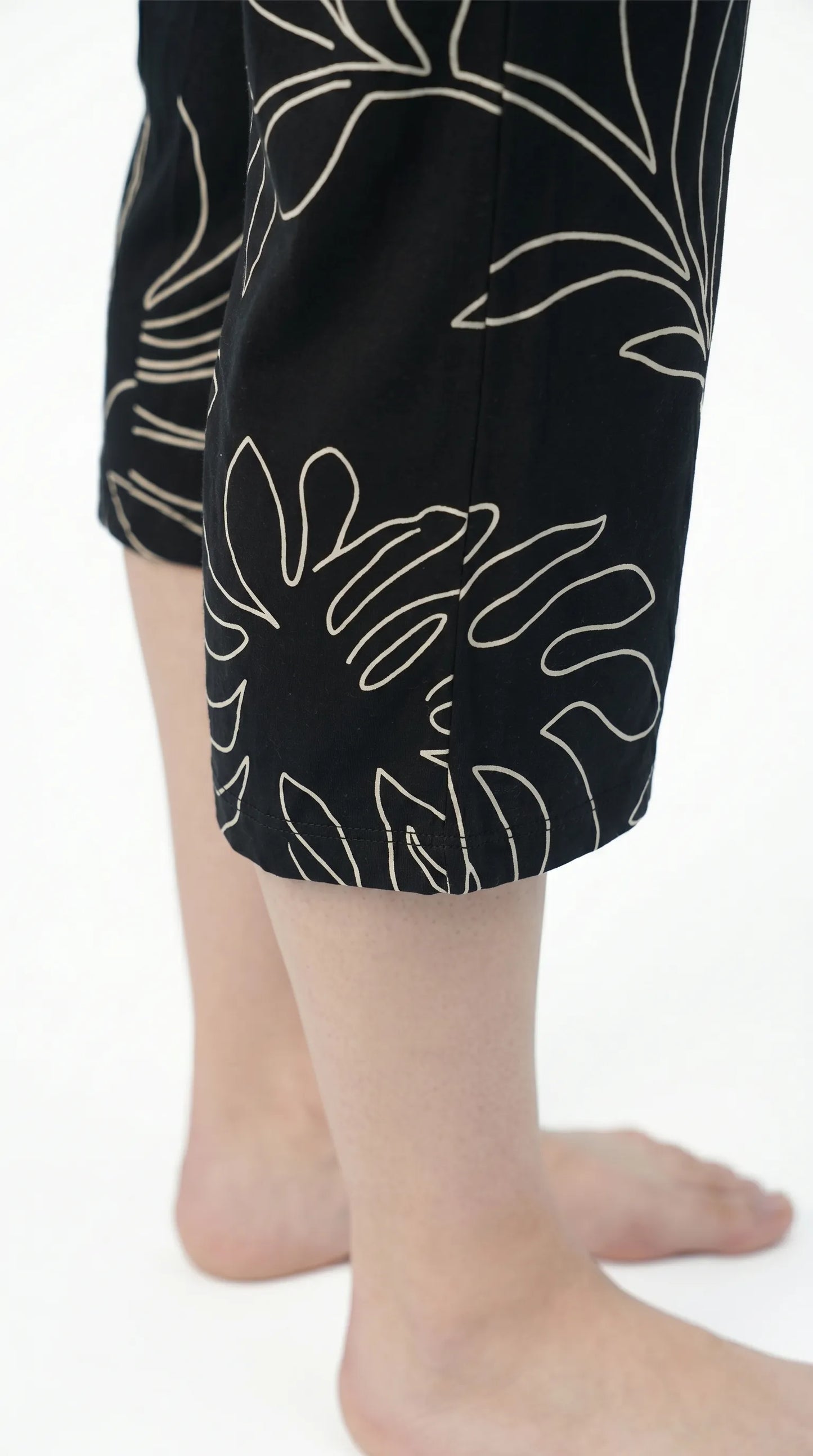 Black Floral printed Hosiery Cotton Capri for Women  |Kidley